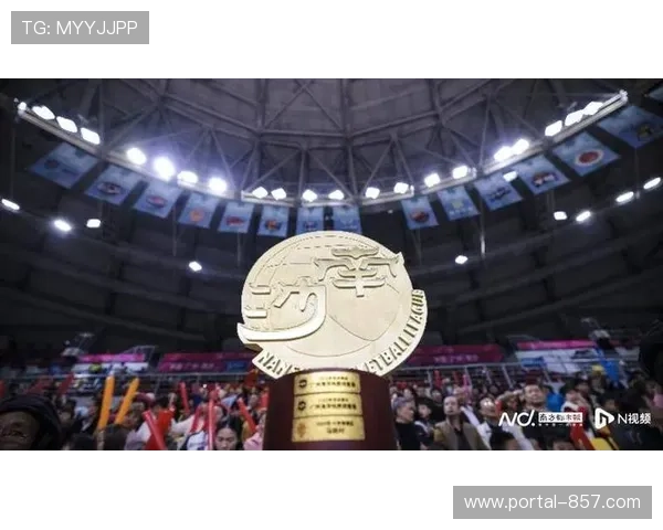 南沙区BA总决赛现场，岳阳区长颁奖鼓励球员